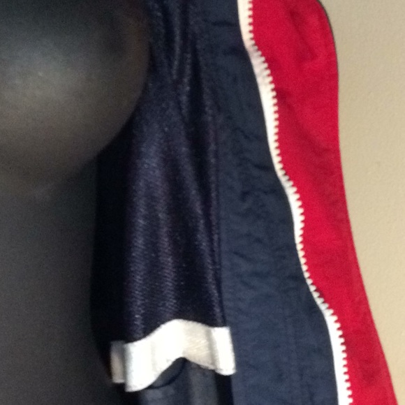 🔥🔥🔥windbreaker  with roll up hood.. no damage. - Picture 5 of 8